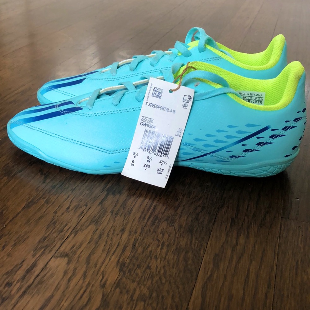 NWT Kids Adidas SpeedPortal .4 indoor soccer shoes